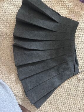 Zara Classic Pleated Mini Skirt in Dark Gray BRAND NEW